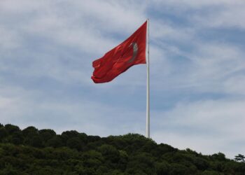Erkunden Sie den atemberaubenden Luxuszug Japans mit einem traditionellen Teeraum an Bord