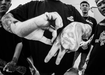 Die Mode der 90er Jahre erlebt ein Revival, insbesondere im Bereich des Hip-Hop, jedoch mit einem modernen Twist.