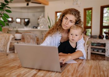 Warum die Modeindustrie die Bedürfnisse ihrer arbeitenden Mütter verstehen muss