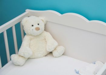 Wie man das Zimmer eines Babys gestaltet: Ein sicheres und gemütliches Refugium schaffen