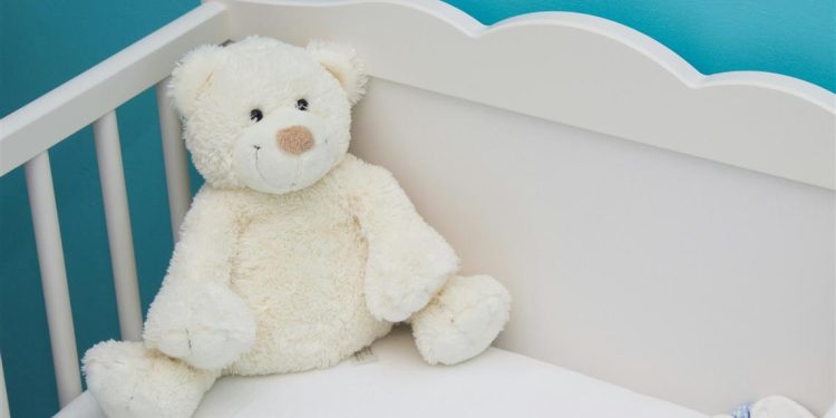 Wie man das Zimmer eines Babys gestaltet: Ein sicheres und gemütliches Refugium schaffen