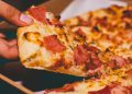 Pizza Hut und Yeastie Boys arbeiten gemeinsam an aufregenden New Yorker Pizza Bagels zusammen – Erfahren Sie, wie Sie Ihren kostenlos erhalten können!