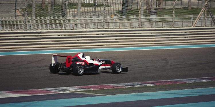 Red Bulls unbesiegbare Aura geht in Flammen auf und entfacht das F1-Meisterschaftsrennen